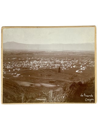 Item No: #365202 La Grande Oregon [Town View Cabinet Card
